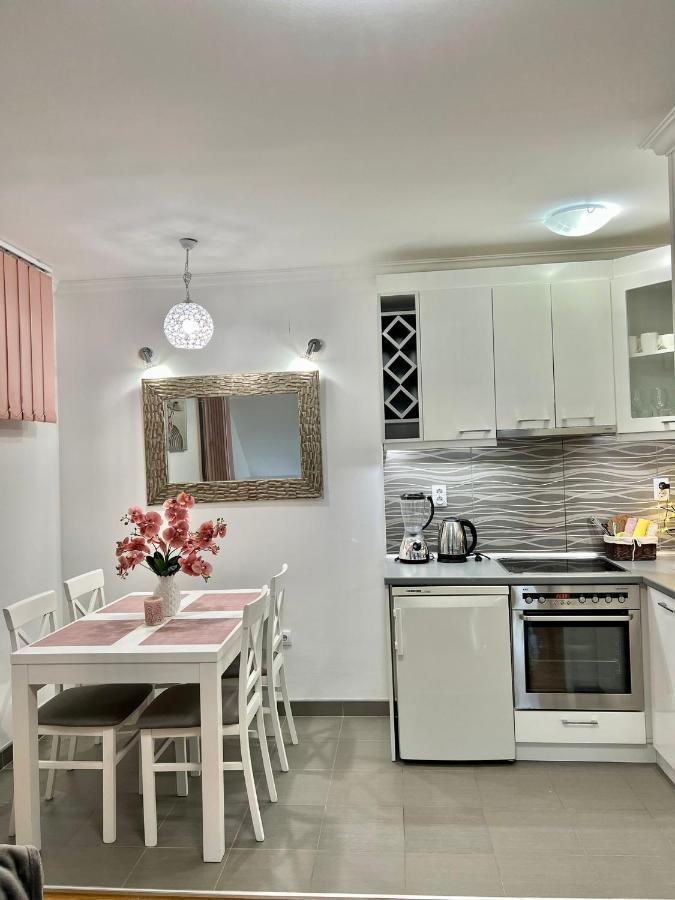 Prestige Apartment 3 Novi Sad Exterior photo